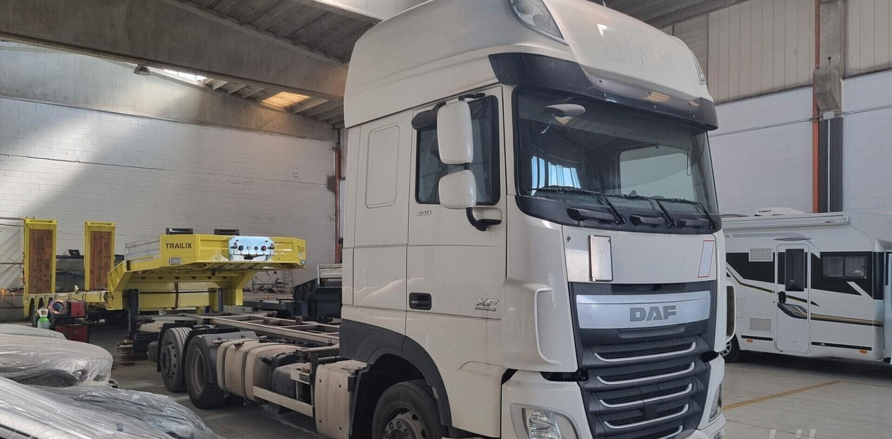 DAF XF 440 Euro 6 - Full Pneumatico - 2015 - Portacontenedore/ Intercambiable camión: foto 4 DAF XF 440 Euro 6 - Full Pneumatico - 2015 - Portacontenedore/ Intercambiable camión: foto 4