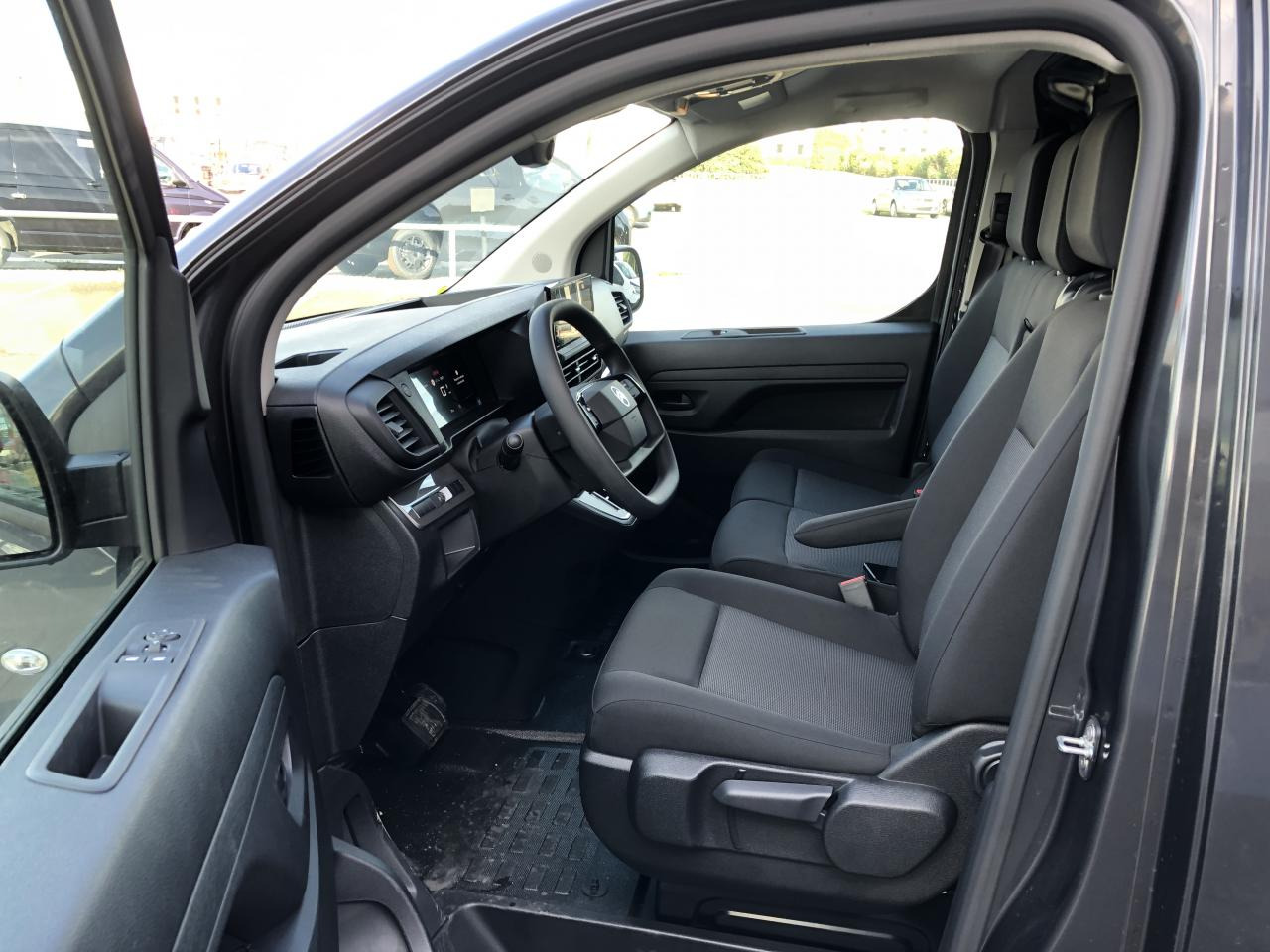 CITROEN Jumpy M 2.0 BlueHDi - 180 S&S - BV EAT8 III FOURGON . PHASE 2 - Furgón: foto 5 CITROEN Jumpy M 2.0 BlueHDi - 180 S&S - BV EAT8 III FOURGON . PHASE 2 - Furgón: foto 5