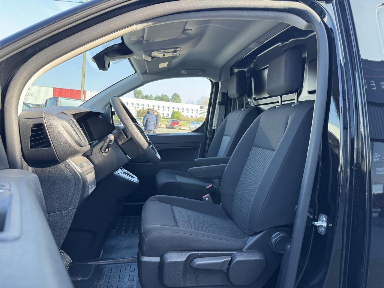 Citroen Jumpy 2 PLACES XL 2.0 BLUEHDI 180CH S&S PACK PREMIUM CONNECT EAT8 - Furgón: foto 4 Citroen Jumpy 2 PLACES XL 2.0 BLUEHDI 180CH S&S PACK PREMIUM CONNECT EAT8 - Furgón: foto 4