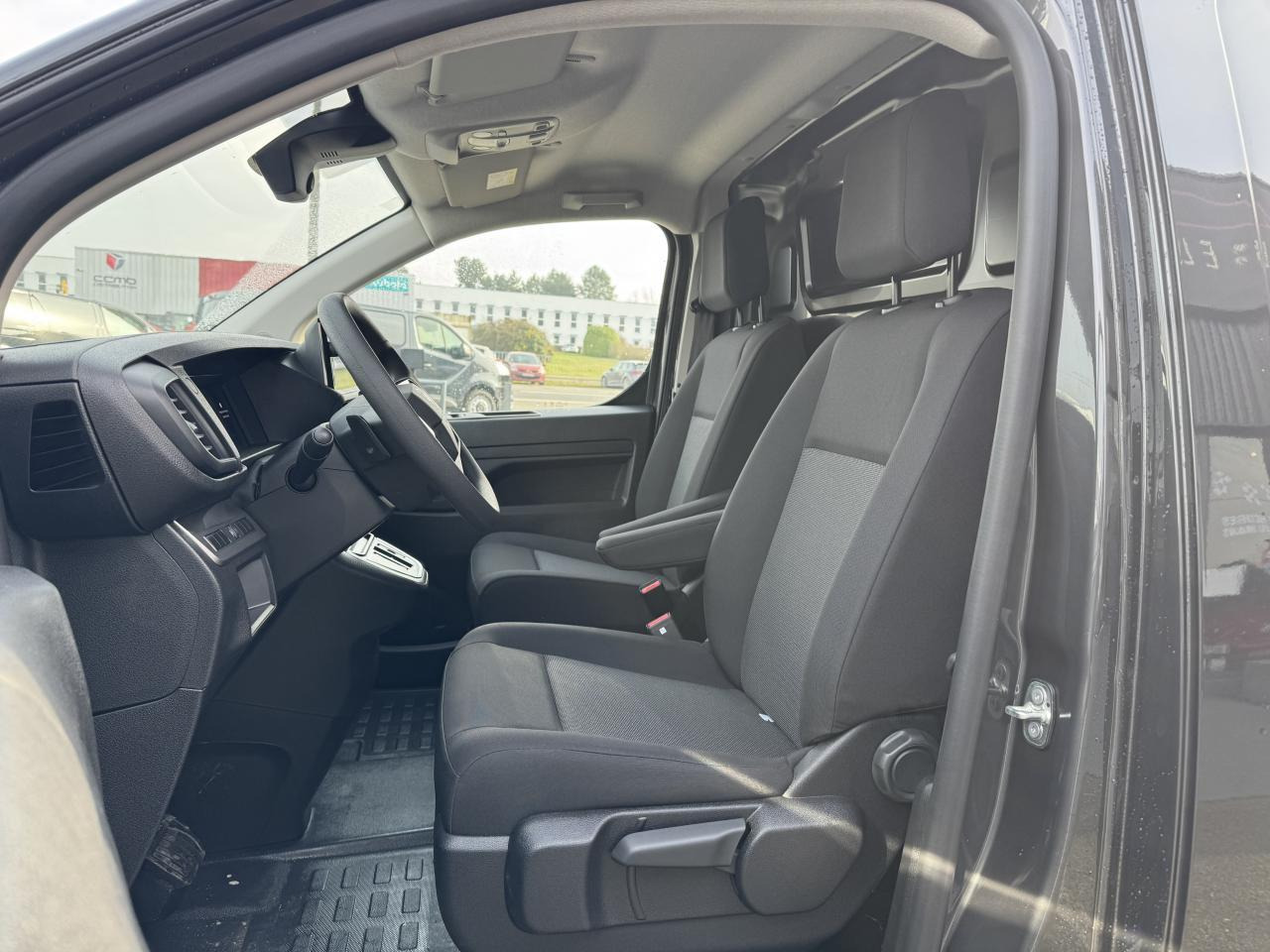 Citroen Jumpy 2 PLACES XL 2.0 BLUEHDI 180CH S&S PACK PREMIUM CONNECT EAT8 - Furgón: foto 4 Citroen Jumpy 2 PLACES XL 2.0 BLUEHDI 180CH S&S PACK PREMIUM CONNECT EAT8 - Furgón: foto 4