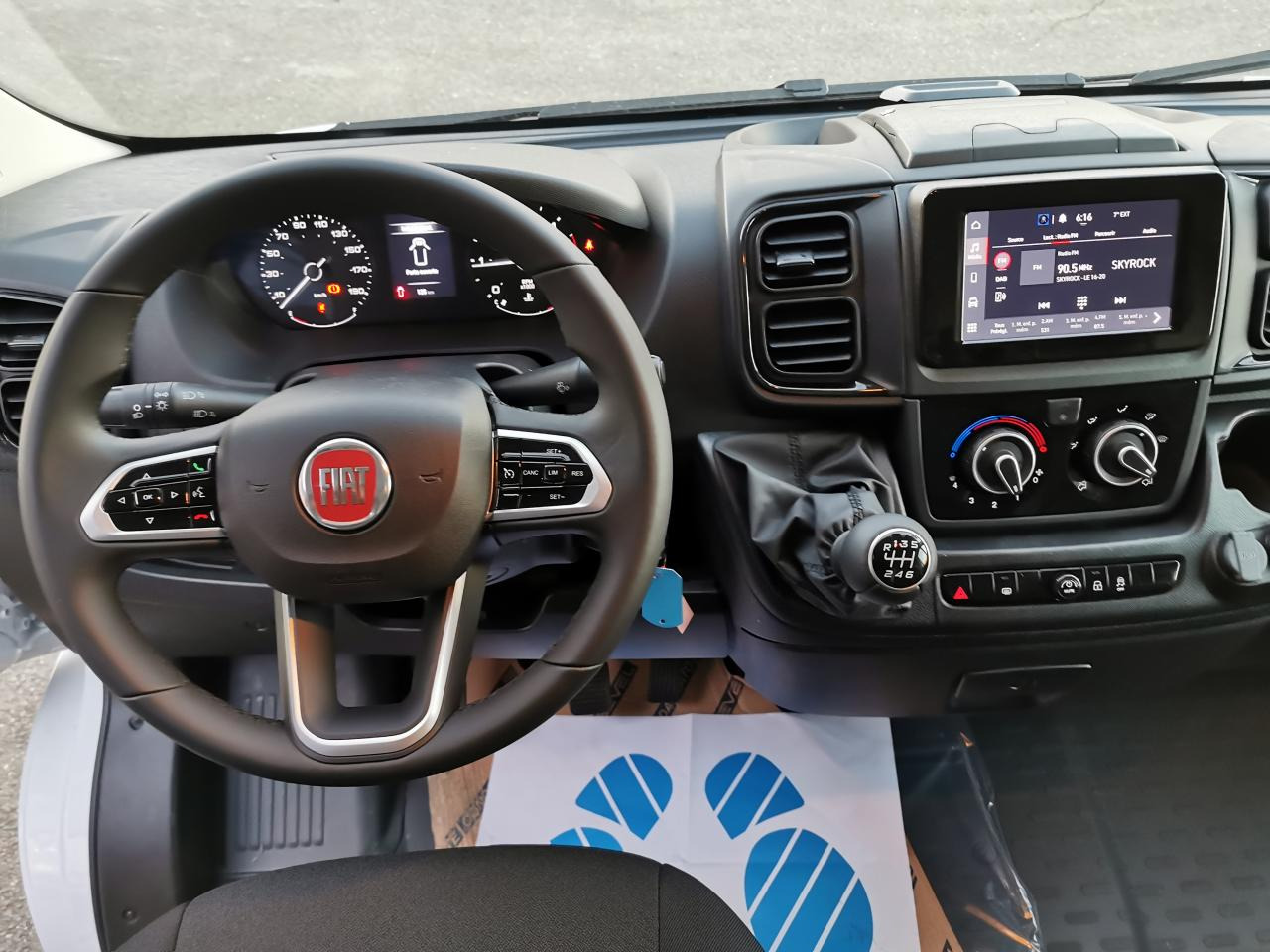 FIAT Ducato Tôlé Maxi 3.5 XL H2 2.2 - 140 S&S III FOURGON TOLE Fourgon Tôlé - Furgón: foto 4 FIAT Ducato Tôlé Maxi 3.5 XL H2 2.2 - 140 S&S III FOURGON TOLE Fourgon Tôlé - Furgón: foto 4