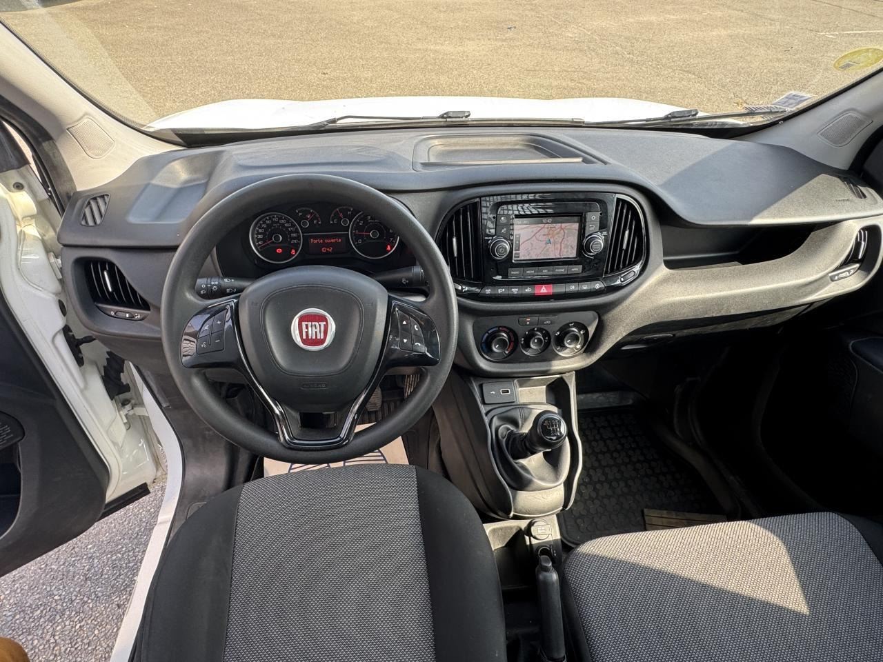 Fiat Doblo Cargo Cargo 1.6 Multijet 16V 105 ch WORK UP PLATEAU Pro Lounge - Caja abierta furgoneta: foto 5 Fiat Doblo Cargo Cargo 1.6 Multijet 16V 105 ch WORK UP PLATEAU Pro Lounge - Caja abierta furgoneta: foto 5