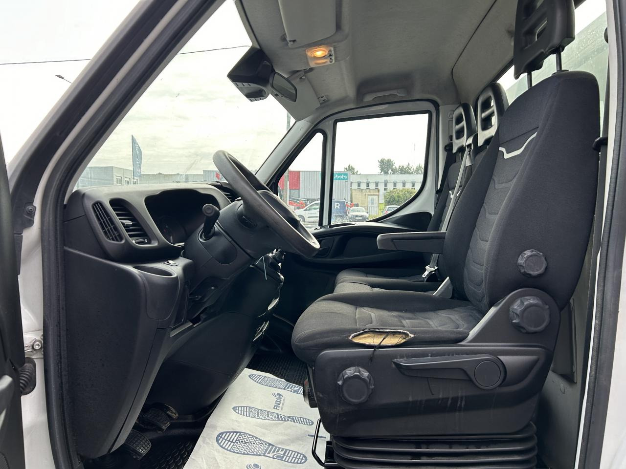 IVECO Daily 35 C 14 S&S (Quad-Leaf) CHASSIS CABINE 2014 35C/35S Chassis cabine 35 C Epmt.3.75 PHASE 3 - Volquete furgoneta: foto 5 IVECO Daily 35 C 14 S&S (Quad-Leaf) CHASSIS CABINE 2014 35C/35S Chassis cabine 35 C Epmt.3.75 PHASE 3 - Volquete furgoneta: foto 5