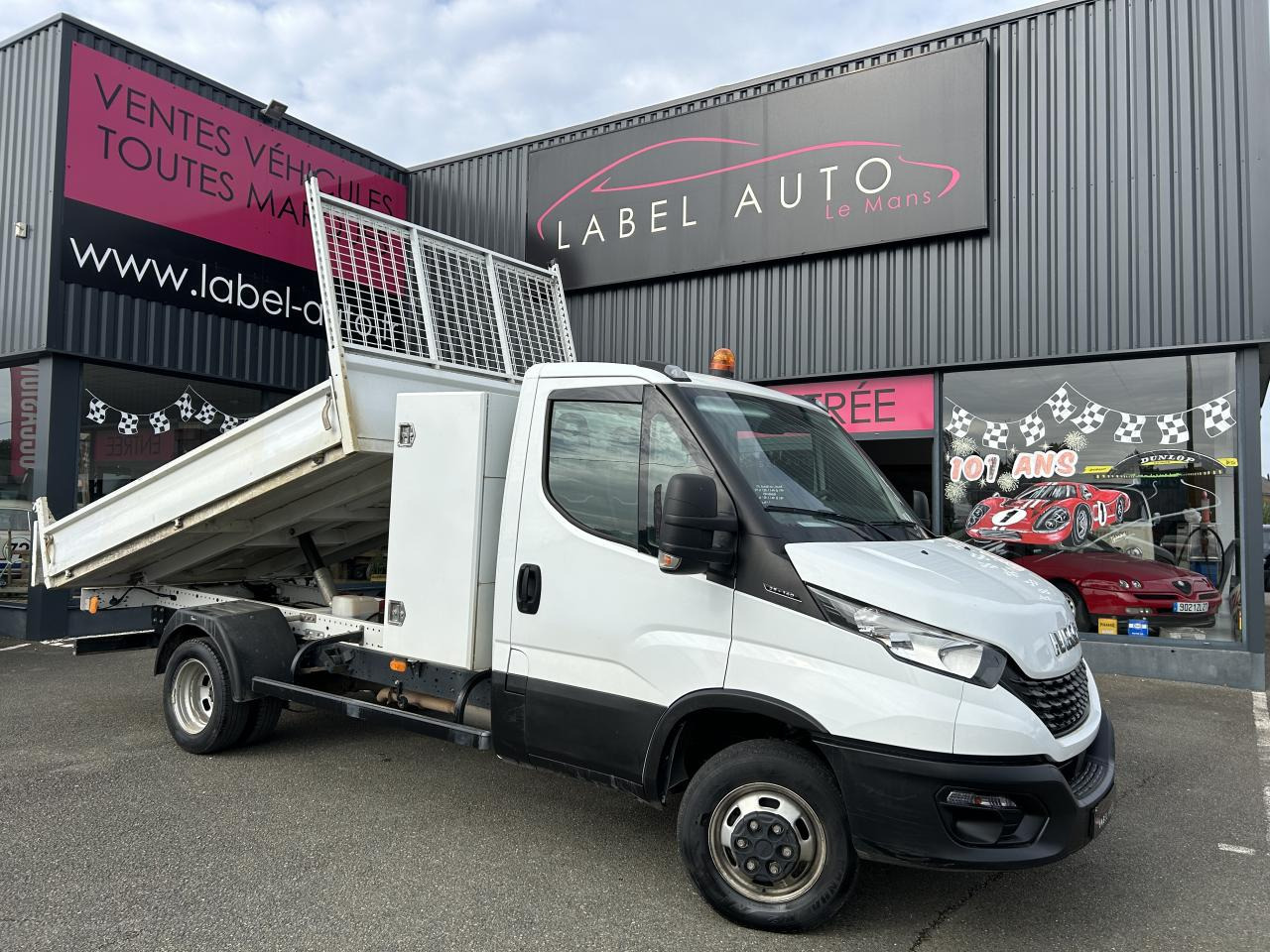 IVECO Daily 35 C 14 S&S (Quad-Leaf) CHASSIS CABINE 2014 35C/35S Chassis cabine 35 C Epmt.3.75 PHASE 3 - Volquete furgoneta: foto 1 IVECO Daily 35 C 14 S&S (Quad-Leaf) CHASSIS CABINE 2014 35C/35S Chassis cabine 35 C Epmt.3.75 PHASE 3 - Volquete furgoneta: foto 1