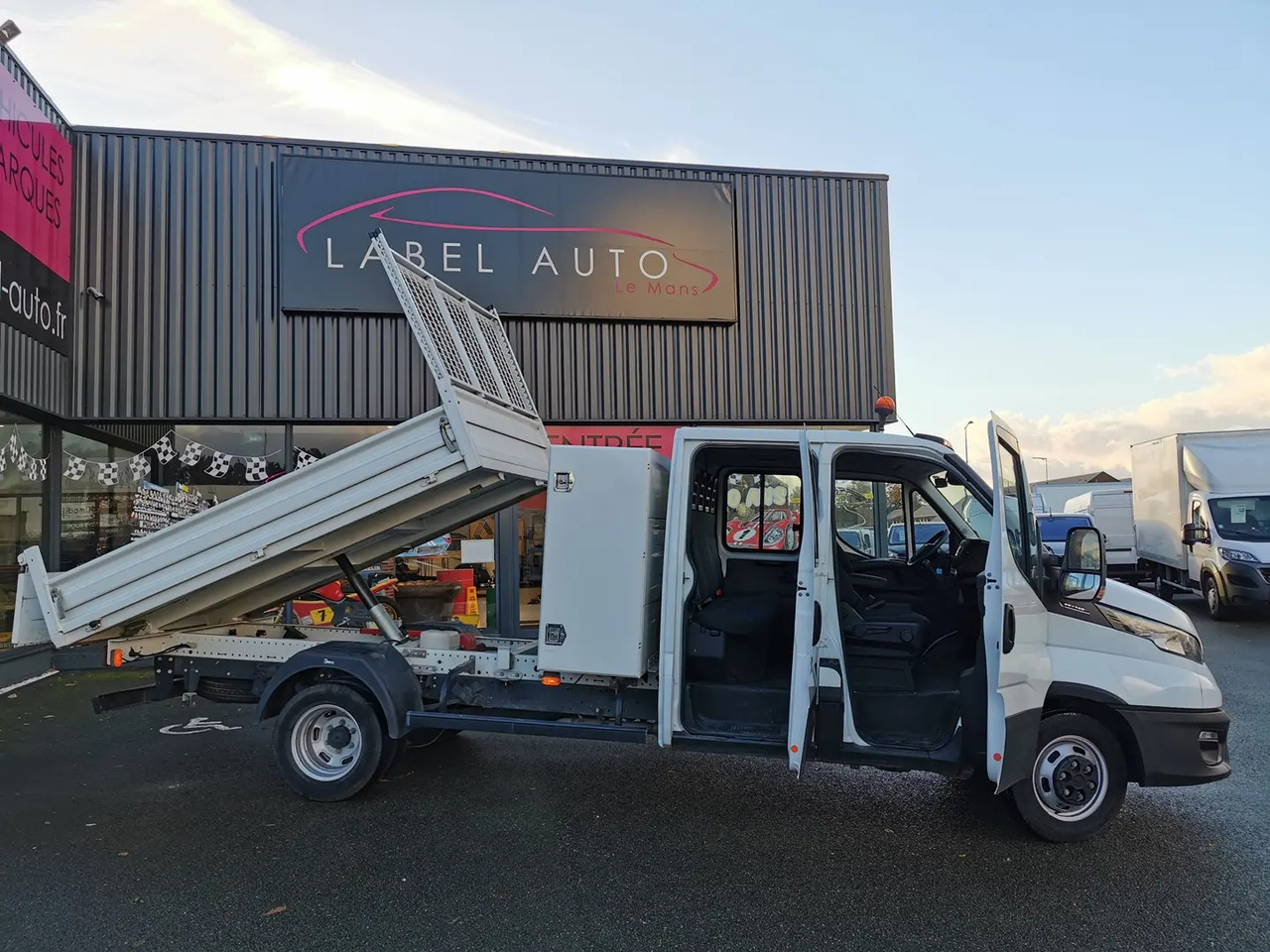 Iveco Daily 35C14H D EMPATTEMENT 3750 - Volquete furgoneta, Furgoneta combi: foto 1 Iveco Daily 35C14H D EMPATTEMENT 3750 - Volquete furgoneta, Furgoneta combi: foto 1
