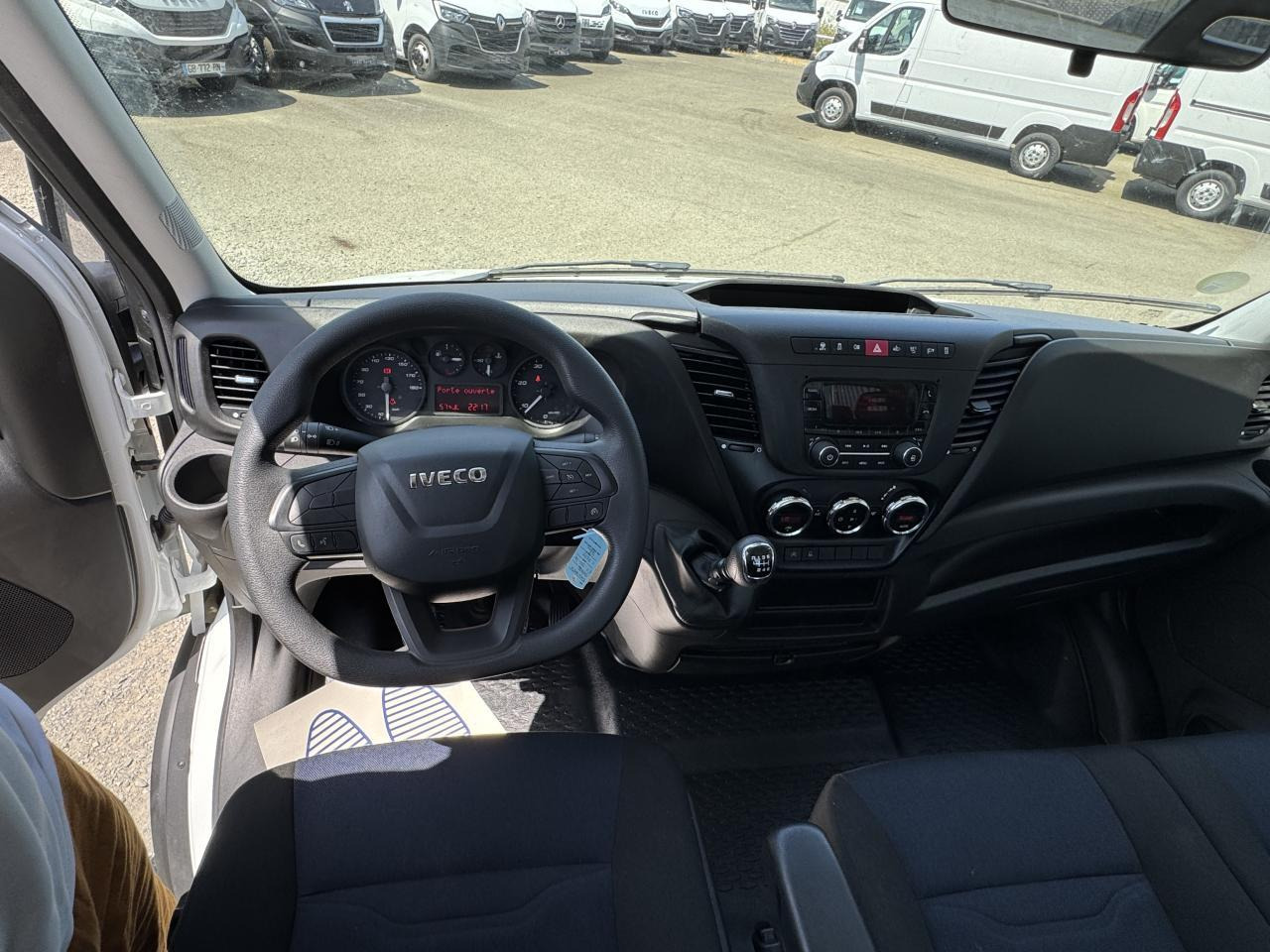 Iveco Daily IVECO PORTE VOITURE DEPANNEUSE 35 S 16 3L0 160 CH EMPATTEMENT 4100 PLATEAU FIX ALU EQUIP M - Portavehículos camión: foto 4 Iveco Daily IVECO PORTE VOITURE DEPANNEUSE 35 S 16 3L0 160 CH EMPATTEMENT 4100 PLATEAU FIX ALU EQUIP M - Portavehículos camión: foto 4