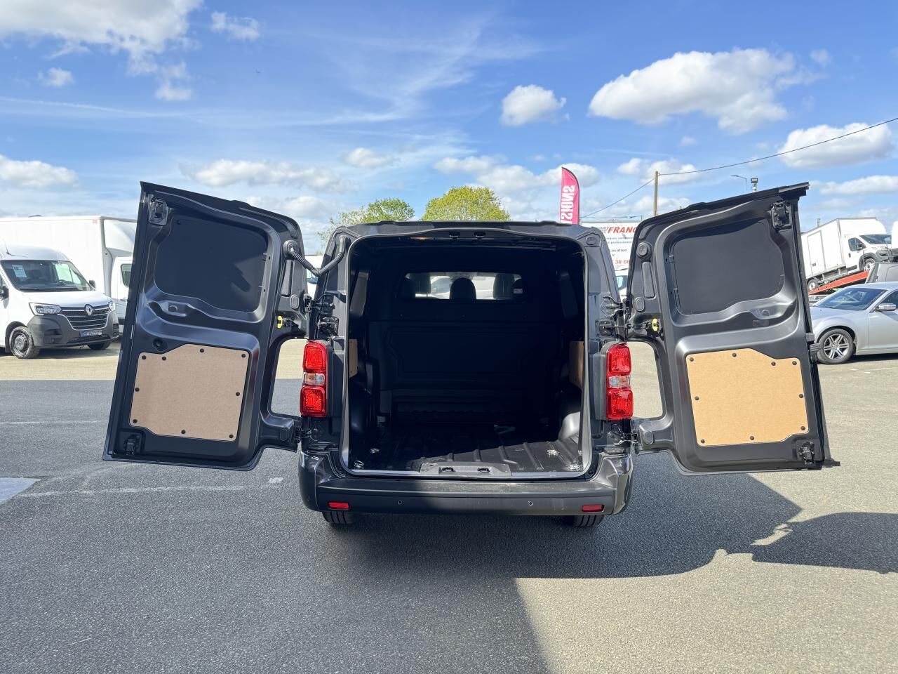 OPEL Vivaro XL 2.2 Diesel - 180CH EAT8 CABINE APPROFONDIE 5 PLACES - Furgón: foto 5 OPEL Vivaro XL 2.2 Diesel - 180CH EAT8 CABINE APPROFONDIE 5 PLACES - Furgón: foto 5