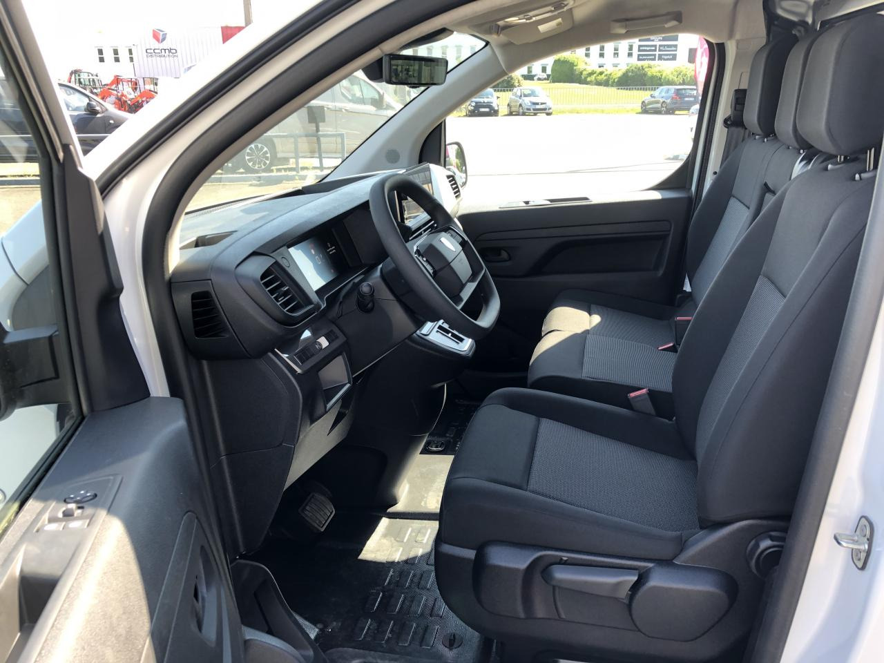 PEUGEOT Expert M 2.0 BlueHDi - 145 S&S - BV EAT8 III FOURGON Fourgon PHASE 2 - Furgón: foto 5 PEUGEOT Expert M 2.0 BlueHDi - 145 S&S - BV EAT8 III FOURGON Fourgon PHASE 2 - Furgón: foto 5