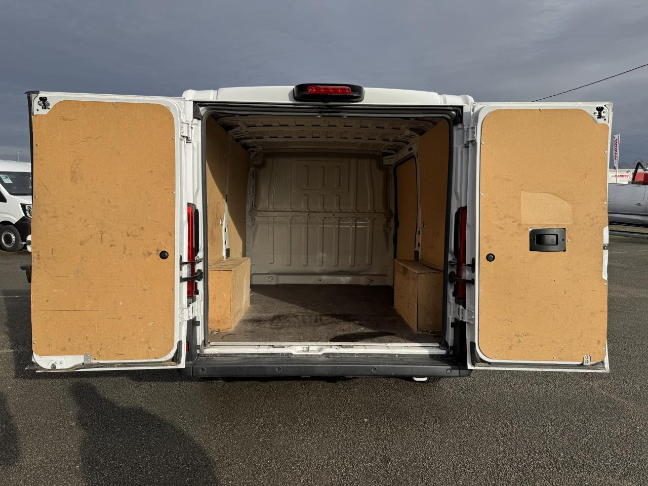 Peugeot Boxer 330 L1H1 2.2 BLUEHDI S&S 140CH ASPHALT - Furgón: foto 2 Peugeot Boxer 330 L1H1 2.2 BLUEHDI S&S 140CH ASPHALT - Furgón: foto 2