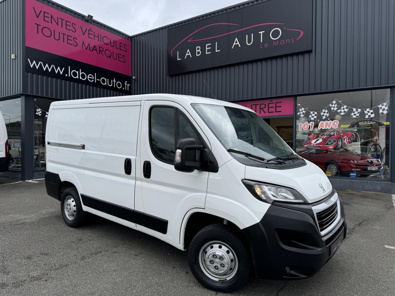 Peugeot Boxer 333 L1H1 2.2 BLUEHDI S&S 140CH ASPHALT - Furgón: foto 1 Peugeot Boxer 333 L1H1 2.2 BLUEHDI S&S 140CH ASPHALT - Furgón: foto 1