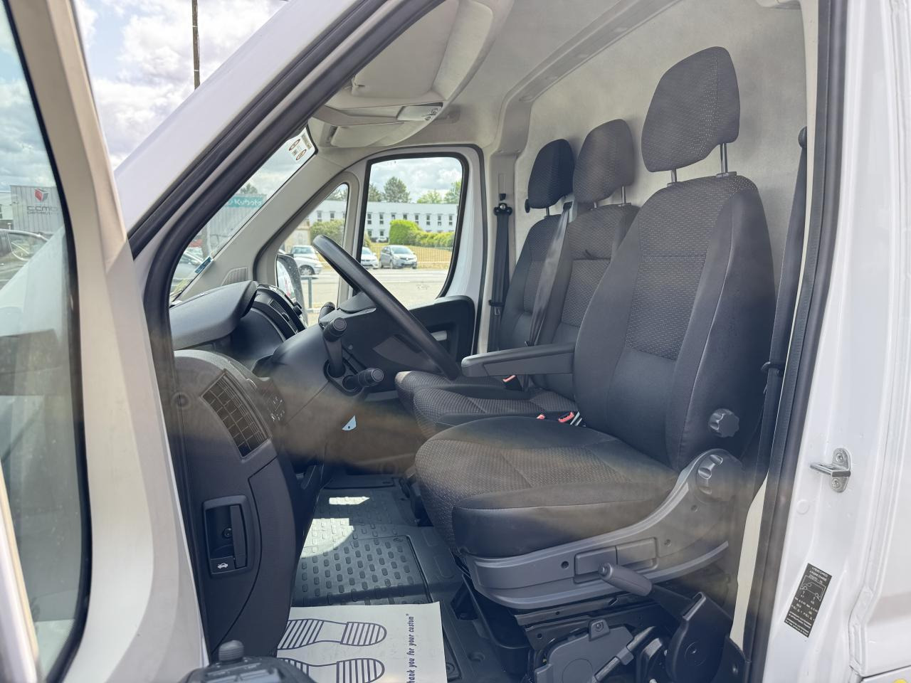 Peugeot Boxer 333 L2H2 2.2 BLUEHDI S&S 140CH ASPHALT - Furgón: foto 4 Peugeot Boxer 333 L2H2 2.2 BLUEHDI S&S 140CH ASPHALT - Furgón: foto 4