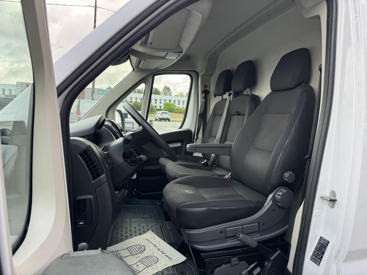 Peugeot Boxer 333 L2H2 2.2 BLUEHDI S&S 140CH ASPHALT - Furgón: foto 4 Peugeot Boxer 333 L2H2 2.2 BLUEHDI S&S 140CH ASPHALT - Furgón: foto 4
