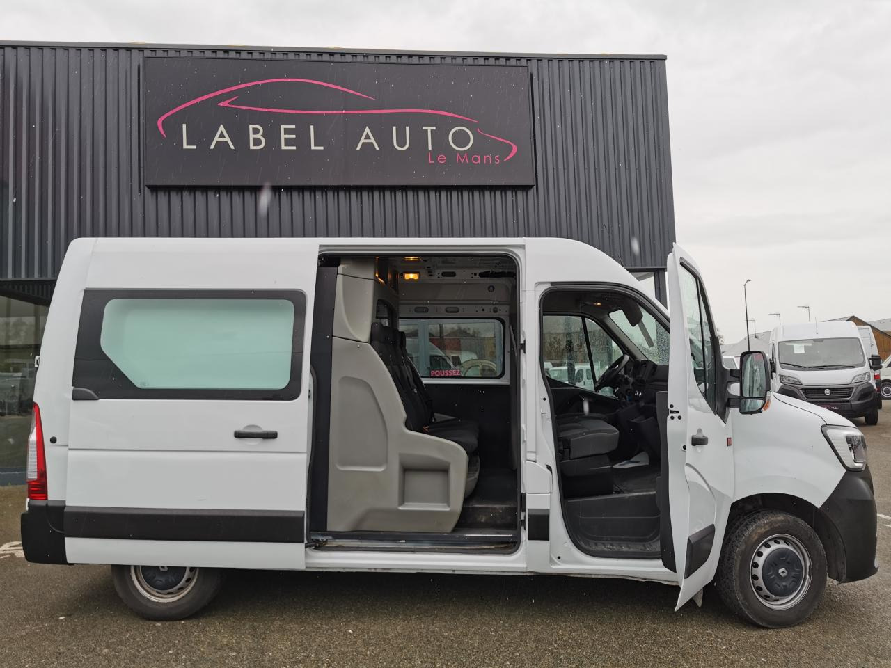 RENAULT Master Confort F3300 L2H2 2.3 dCi - 135 III CABINE APPROFONDIE Cabine approfondie L2H2 Traction PHA - Furgón: foto 1 RENAULT Master Confort F3300 L2H2 2.3 dCi - 135 III CABINE APPROFONDIE Cabine approfondie L2H2 Traction PHA - Furgón: foto 1