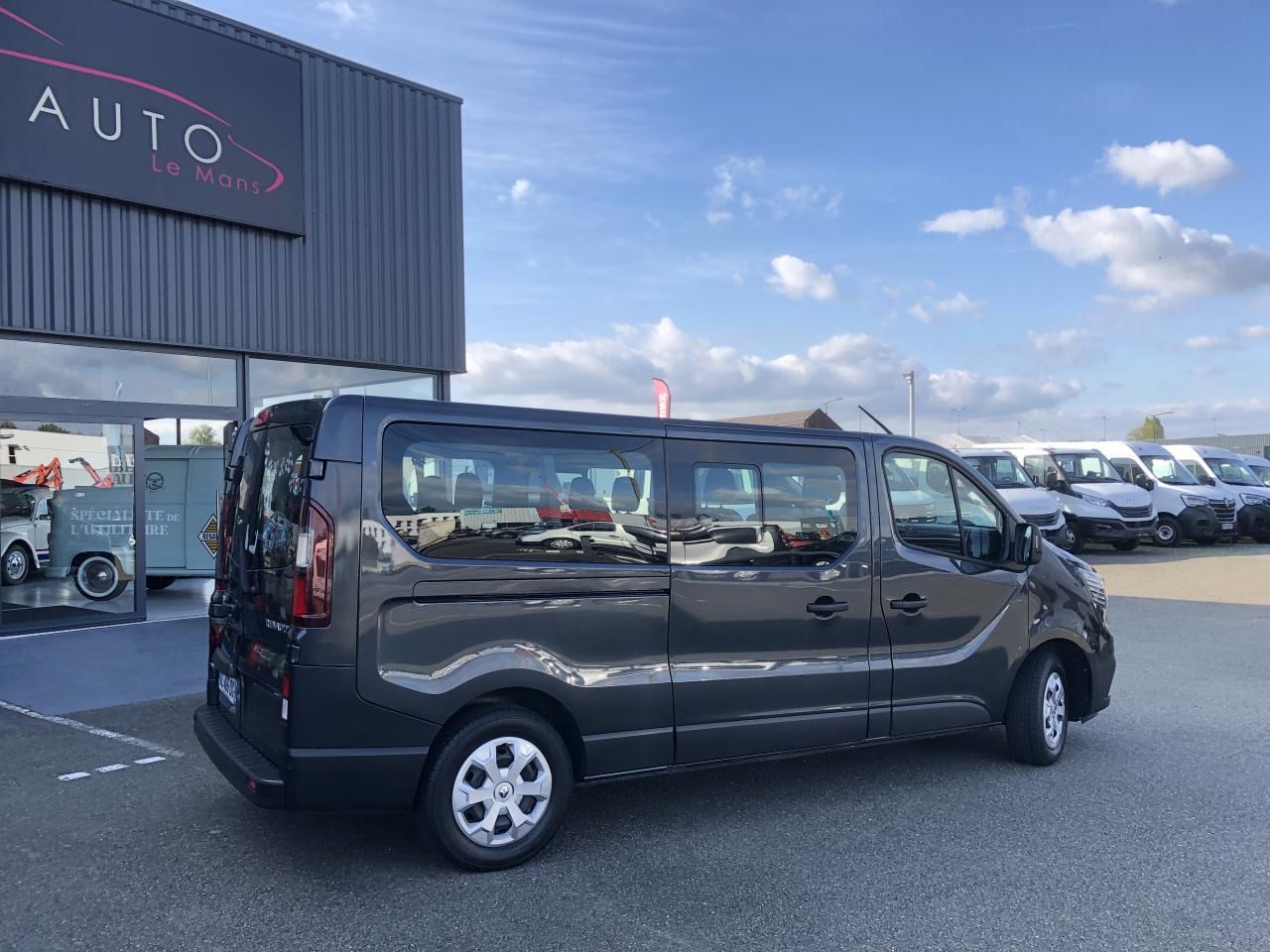 RENAULT Trafic L2 2.0 Energy dCi - 150 - S&S - BV EDC III COMBI Combi Zen L2H1 PHASE 3 - Furgoneta combi: foto 5 RENAULT Trafic L2 2.0 Energy dCi - 150 - S&S - BV EDC III COMBI Combi Zen L2H1 PHASE 3 - Furgoneta combi: foto 5