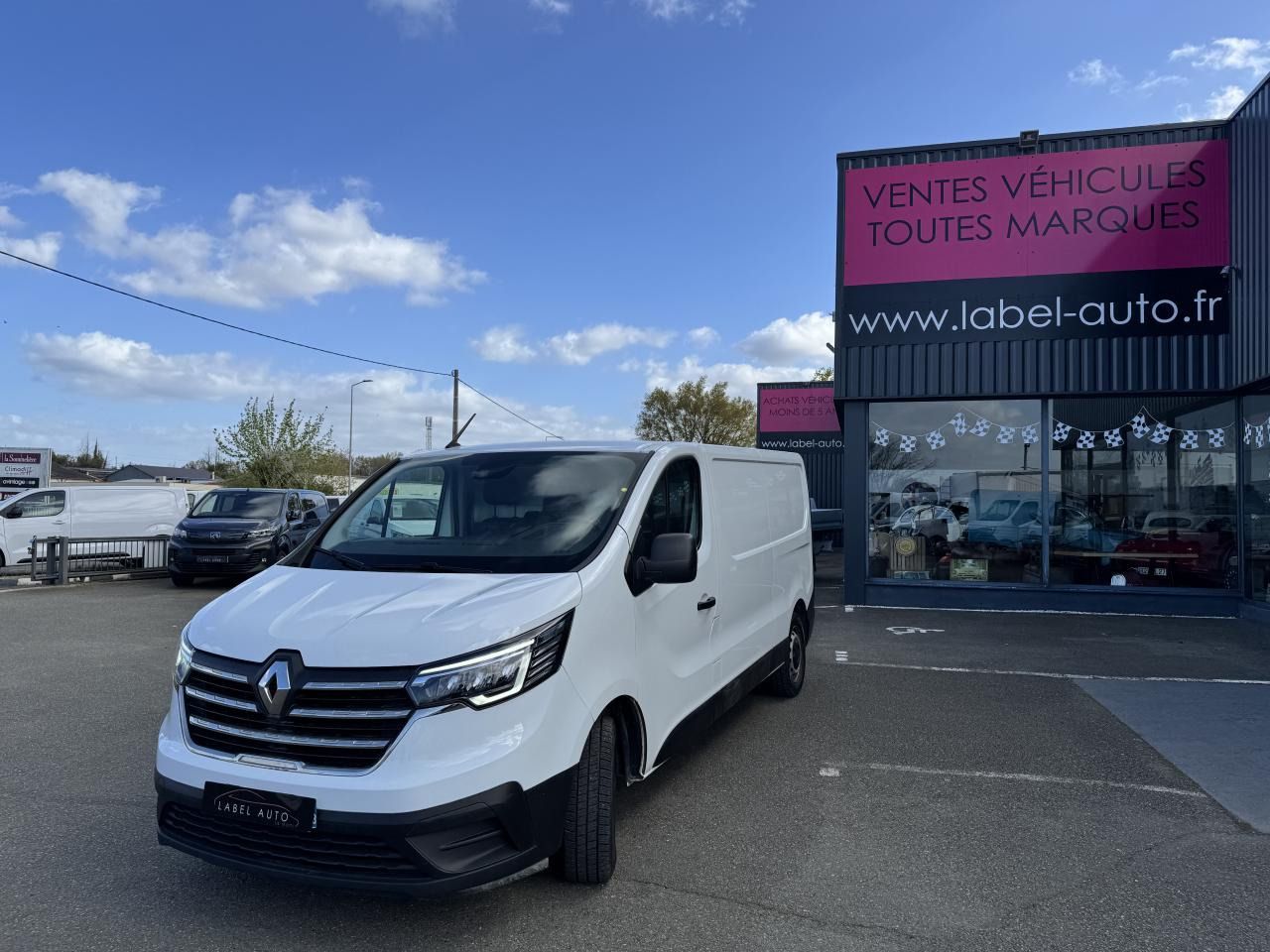 RENAULT Trafic L2H1 3000 Kg 2.0 Blue dCi - 130 Euro 6e III FOURGON Fourgon Grand Confort L2H1 PHASE 3 - Furgón: foto 1 RENAULT Trafic L2H1 3000 Kg 2.0 Blue dCi - 130 Euro 6e III FOURGON Fourgon Grand Confort L2H1 PHASE 3 - Furgón: foto 1