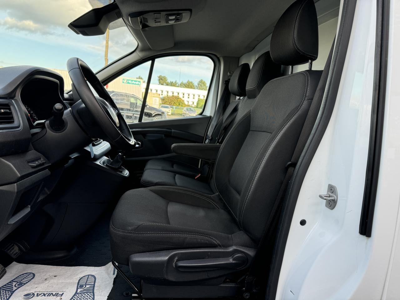 RENAULT Trafic L2H1 3000 Kg 2.0 Blue dCi - 130 III FOURGON Fourgon Grand Confort L2H1 PHASE 3 - Furgón: foto 4 RENAULT Trafic L2H1 3000 Kg 2.0 Blue dCi - 130 III FOURGON Fourgon Grand Confort L2H1 PHASE 3 - Furgón: foto 4