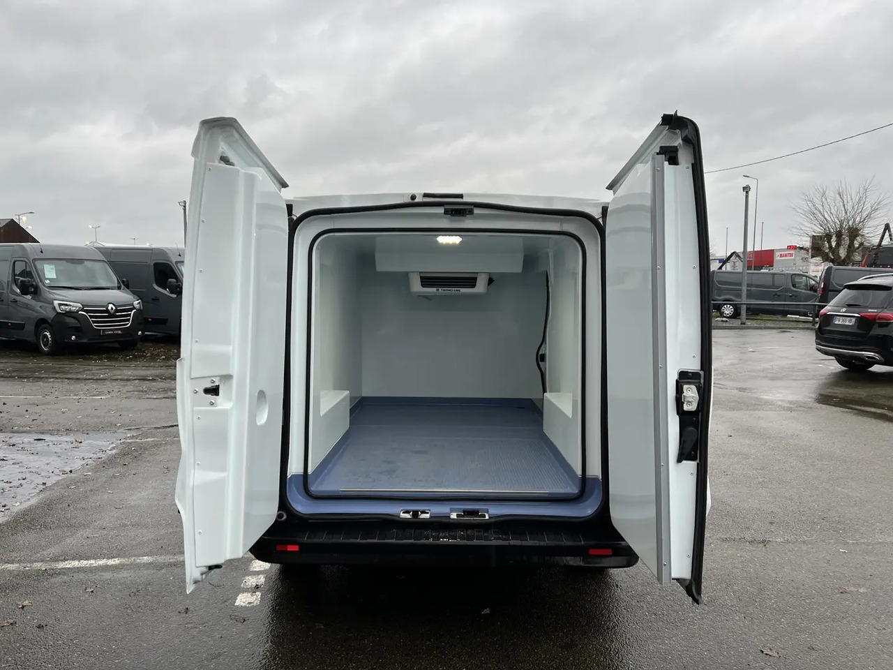Renault Trafic L1H1 1200 2.0 DCI 120CH CONFORT FRIGORIFIQUE - Frigorífico furgoneta: foto 1 Renault Trafic L1H1 1200 2.0 DCI 120CH CONFORT FRIGORIFIQUE - Frigorífico furgoneta: foto 1