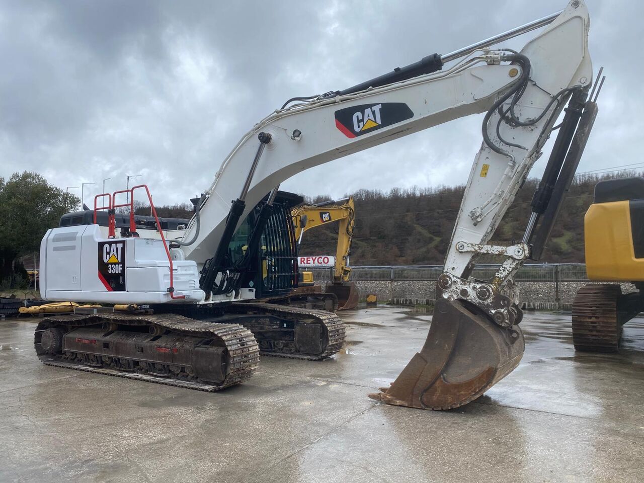 CATERPILLAR 330F - Excavadora de cadenas: foto 2 CATERPILLAR 330F - Excavadora de cadenas: foto 2