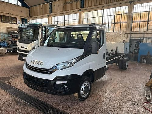 Chasis camión IVECO DAILY 35C15: foto 1