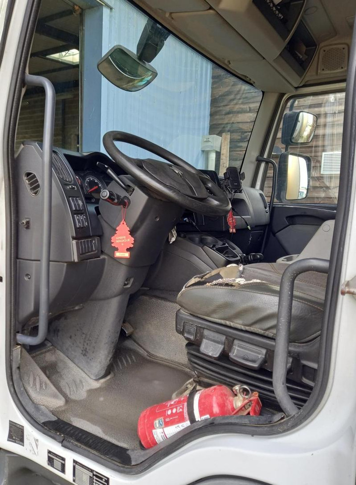 Renault D 4X2 180cv - Camión caja cerrada: foto 5 Renault D 4X2 180cv - Camión caja cerrada: foto 5