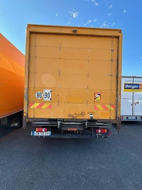 Renault Midlum 180.12 H Extra light Fourgon polyfond avec Hayon repliable - Camión caja cerrada: foto 2 Renault Midlum 180.12 H Extra light Fourgon polyfond avec Hayon repliable - Camión caja cerrada: foto 2