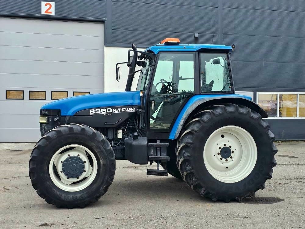 New Holland 8360 DT - Tractor: foto 3 New Holland 8360 DT - Tractor: foto 3