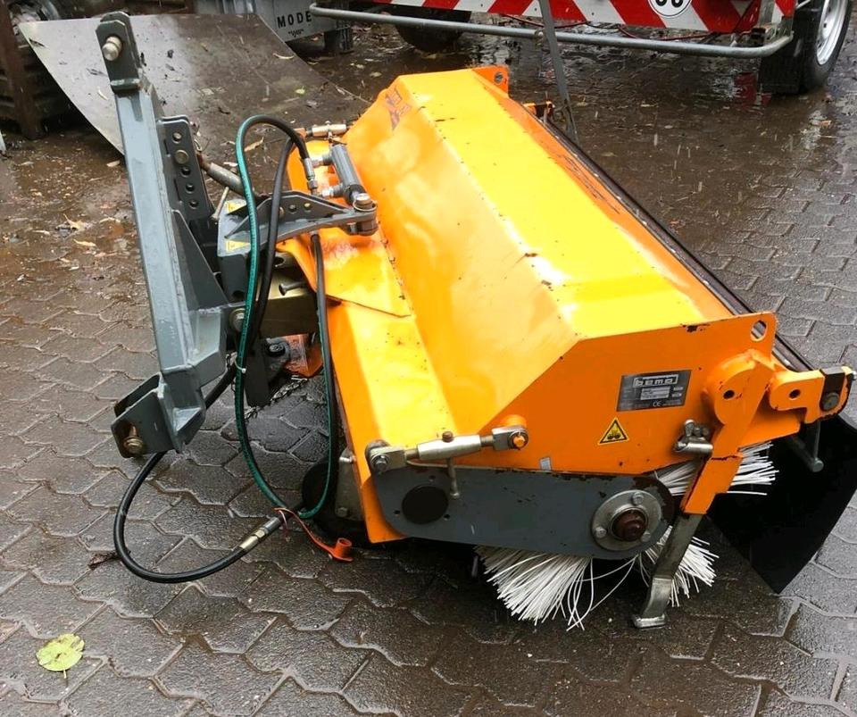 Bemo Dual 520 Typ 1550 Kehrmaschine Kehrbesen für Kleintraktor Iseki Kubota Fendt - Barredora cucharón: foto 3 Bemo Dual 520 Typ 1550 Kehrmaschine Kehrbesen für Kleintraktor Iseki Kubota Fendt - Barredora cucharón: foto 3