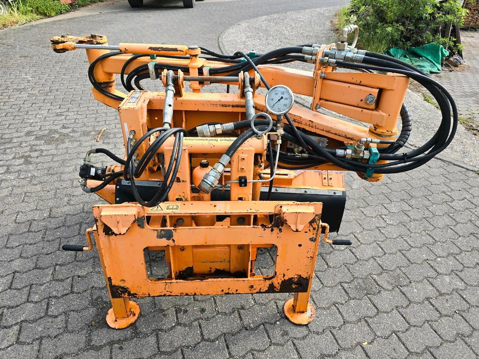 Dücker MGK 13 Randstreifenmäher Randstreifenmähgerät Böschungsmulcher Böschungsmäher Seitenmulcher Mähausleger für Ladog Multicar Hansa Unimog u300 300 400 500 327 323 530 405 - Desbrozadora lateral: foto 1 Dücker MGK 13 Randstreifenmäher Randstreifenmähgerät Böschungsmulcher Böschungsmäher Seitenmulcher Mähausleger für Ladog Multicar Hansa Unimog u300 300 400 500 327 323 530 405 - Desbrozadora lateral: foto 1