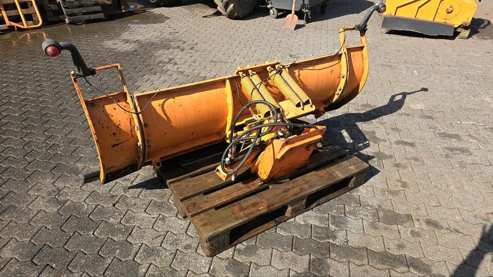 Multicar Schneepflug Schneeschild Schneeschieber Räumschild Winterdienst für Kleintraktore Iseki Kubota Multicar - Cuchilla quitanieves: foto 1 Multicar Schneepflug Schneeschild Schneeschieber Räumschild Winterdienst für Kleintraktore Iseki Kubota Multicar - Cuchilla quitanieves: foto 1