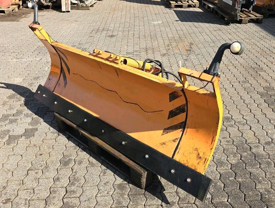Multicar Schneepflug Schneeschild Schneeschieber Räumschild Winterdienst für Kleintraktore Iseki Kubota Multicar - Cuchilla quitanieves: foto 4 Multicar Schneepflug Schneeschild Schneeschieber Räumschild Winterdienst für Kleintraktore Iseki Kubota Multicar - Cuchilla quitanieves: foto 4