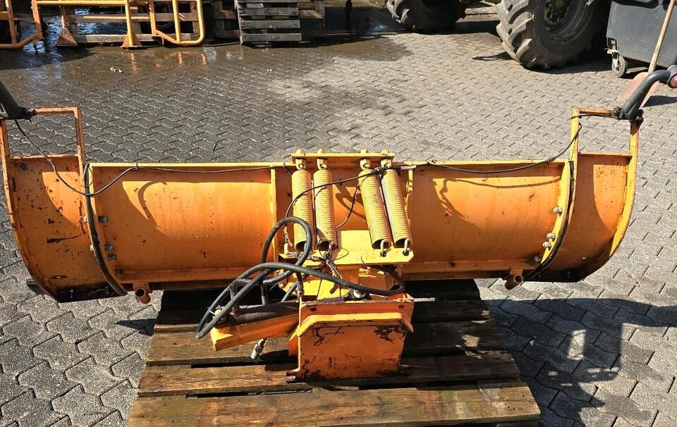 Multicar Schneepflug Schneeschild Schneeschieber Räumschild Winterdienst für Kleintraktore Iseki Kubota Multicar - Cuchilla quitanieves: foto 5 Multicar Schneepflug Schneeschild Schneeschieber Räumschild Winterdienst für Kleintraktore Iseki Kubota Multicar - Cuchilla quitanieves: foto 5