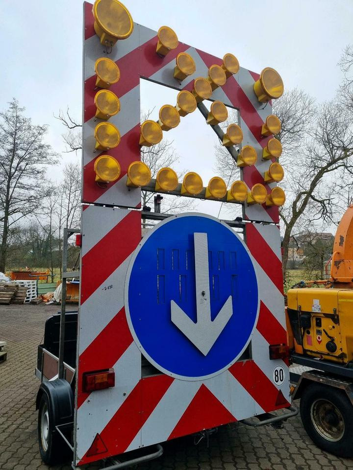 Remolque Nissen Absperrtafel Verkehrssicherungsanhänger Sperrwand VZ616: foto 6