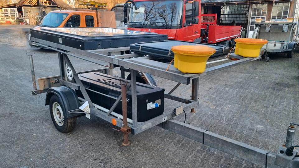 Nissen VLT LED Verkehrsleittafel Verkehrsleitanhänger Verkehrssicherungsanhänger Leitanhänger Leittafel Baustellenabsicherung RSA21 - Remolque: foto 4 Nissen VLT LED Verkehrsleittafel Verkehrsleitanhänger Verkehrssicherungsanhänger Leitanhänger Leittafel Baustellenabsicherung RSA21 - Remolque: foto 4
