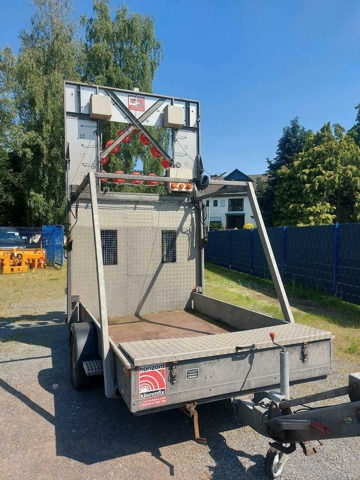 Trebbiner Absperrtafel AMD Verkehrsleittafel Vz616 - Remolque: foto 4 Trebbiner Absperrtafel AMD Verkehrsleittafel Vz616 - Remolque: foto 4