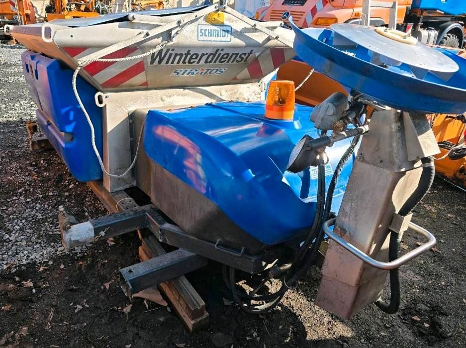 Schmidt Edelstahl V4A Salzstreuer S17-21 VLLN für Unimog UGN UGE 424 427 405 U300 U 300 400 500 MERCEDES-BENZ 218 219 318 323 423 427 327 430 429 430 435 Salzsilo Streuautomat Winterdienst - Esparcidor de sal: foto 2 Schmidt Edelstahl V4A Salzstreuer S17-21 VLLN für Unimog UGN UGE 424 427 405 U300 U 300 400 500 MERCEDES-BENZ 218 219 318 323 423 427 327 430 429 430 435 Salzsilo Streuautomat Winterdienst - Esparcidor de sal: foto 2