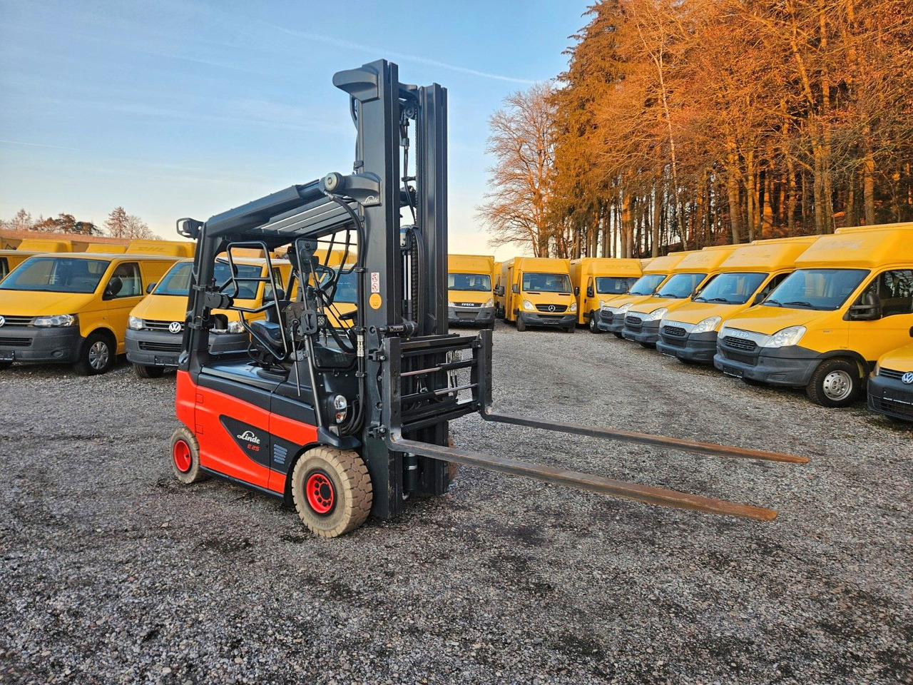 Linde E25 R Roadster , 6.880mm Hubhöhe, StVZO hydr. Zi - Carretilla elevadora eléctrica: foto 1 Linde E25 R Roadster , 6.880mm Hubhöhe, StVZO hydr. Zi - Carretilla elevadora eléctrica: foto 1