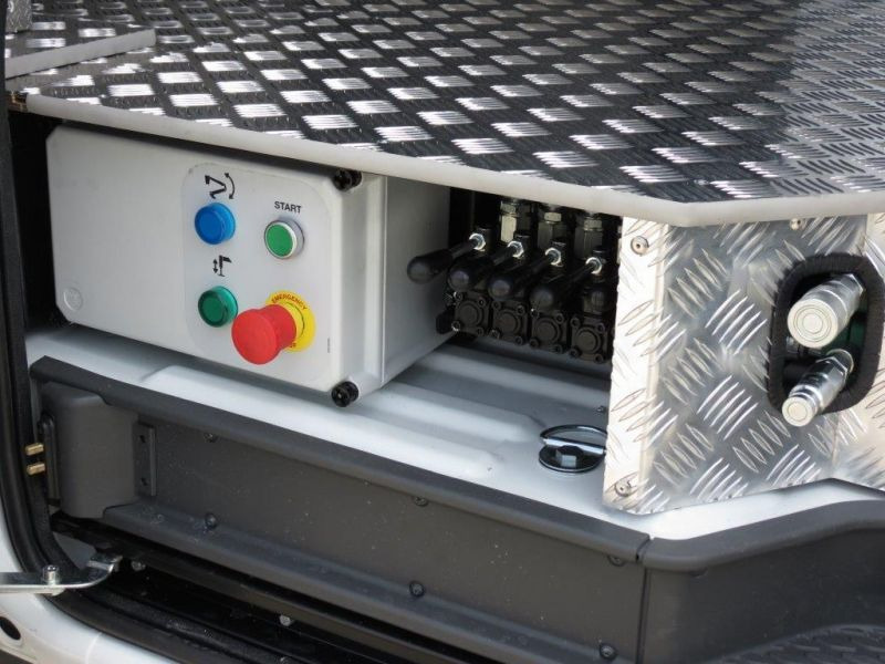 Comet IZOLACJA 46kV Podnośnik koszowy 14/2/8 JIB do pracy pod napięciem zamontowany na VAN 5,2 t - Camión con plataforma elevadora: foto 5 Comet IZOLACJA 46kV Podnośnik koszowy 14/2/8 JIB do pracy pod napięciem zamontowany na VAN 5,2 t - Camión con plataforma elevadora: foto 5