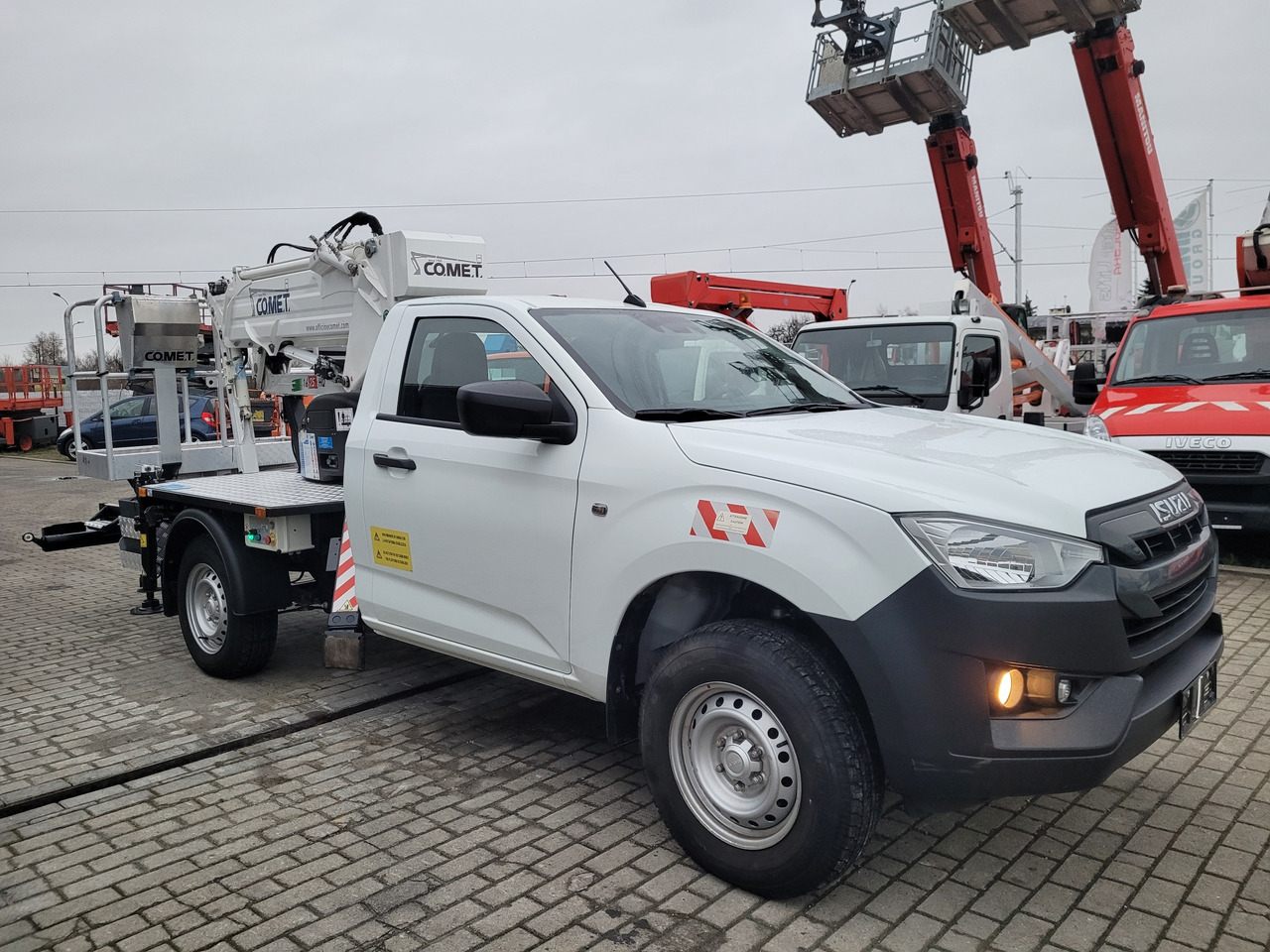 Isuzu D-Max 4x4 podnośnik koszowy 16 m Comet New Eurosky bucket truck boom lift - Camión con plataforma elevadora: foto 3 Isuzu D-Max 4x4 podnośnik koszowy 16 m Comet New Eurosky bucket truck boom lift - Camión con plataforma elevadora: foto 3