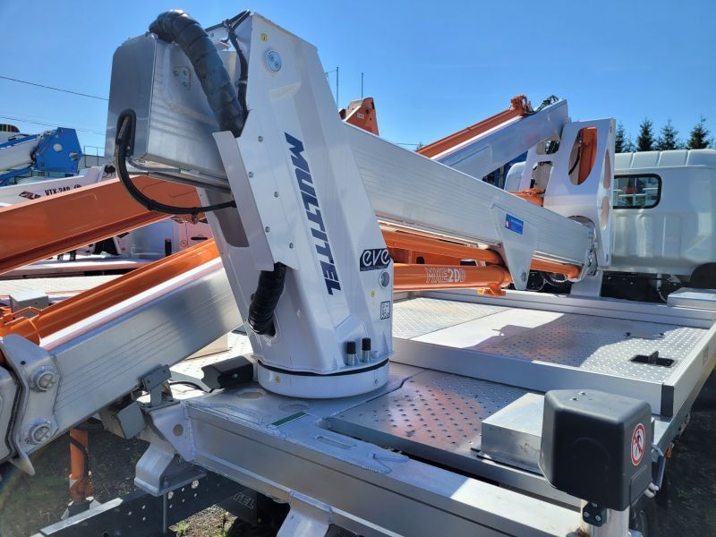 Camión con plataforma elevadora MITSUBISHI Canter Fuso 3C13 podnośnik koszowy 20 m Multitel MXE200 boom lift bucket truck: foto 6 Camión con plataforma elevadora MITSUBISHI Canter Fuso 3C13 podnośnik koszowy 20 m Multitel MXE200 boom lift bucket truck: foto 6