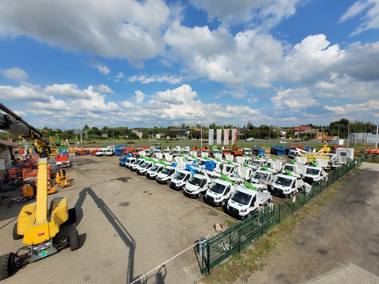 Camión con plataforma elevadora MITSUBISHI Canter Fuso 3C13 podnośnik koszowy 20 m Multitel MXE200 boom lift bucket truck: foto 18 Camión con plataforma elevadora MITSUBISHI Canter Fuso 3C13 podnośnik koszowy 20 m Multitel MXE200 boom lift bucket truck: foto 18