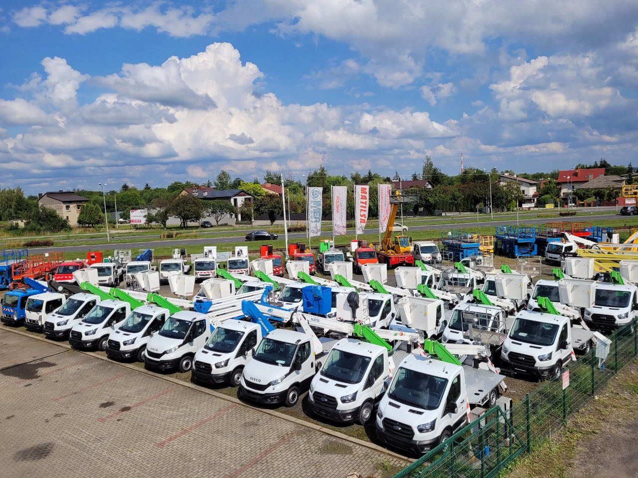 Nissan Cabstar NT400 podnośnik koszowy 24 m Versalift VTX-240 bucket truck boom lift - Camión con plataforma elevadora: foto 2 Nissan Cabstar NT400 podnośnik koszowy 24 m Versalift VTX-240 bucket truck boom lift - Camión con plataforma elevadora: foto 2