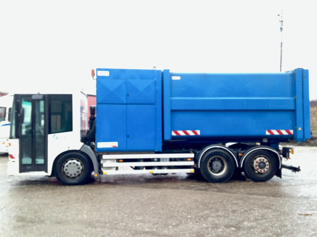 Camión de basura MERCEDES-BENZ ECONIC: foto 6