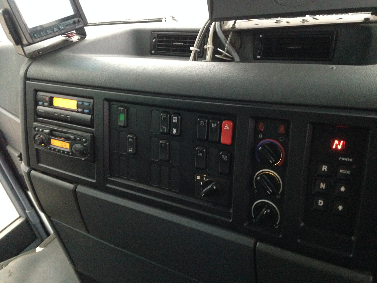 Camión de basura MERCEDES-BENZ ECONIC: foto 13