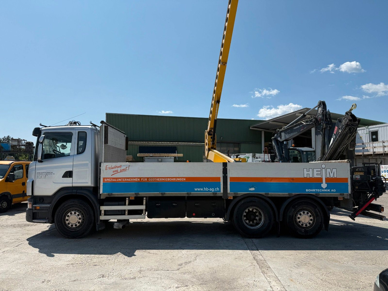 Scania G440 Brücke mit Ladekran - Camión caja abierta, Camión grúa: foto 1 Scania G440 Brücke mit Ladekran - Camión caja abierta, Camión grúa: foto 1