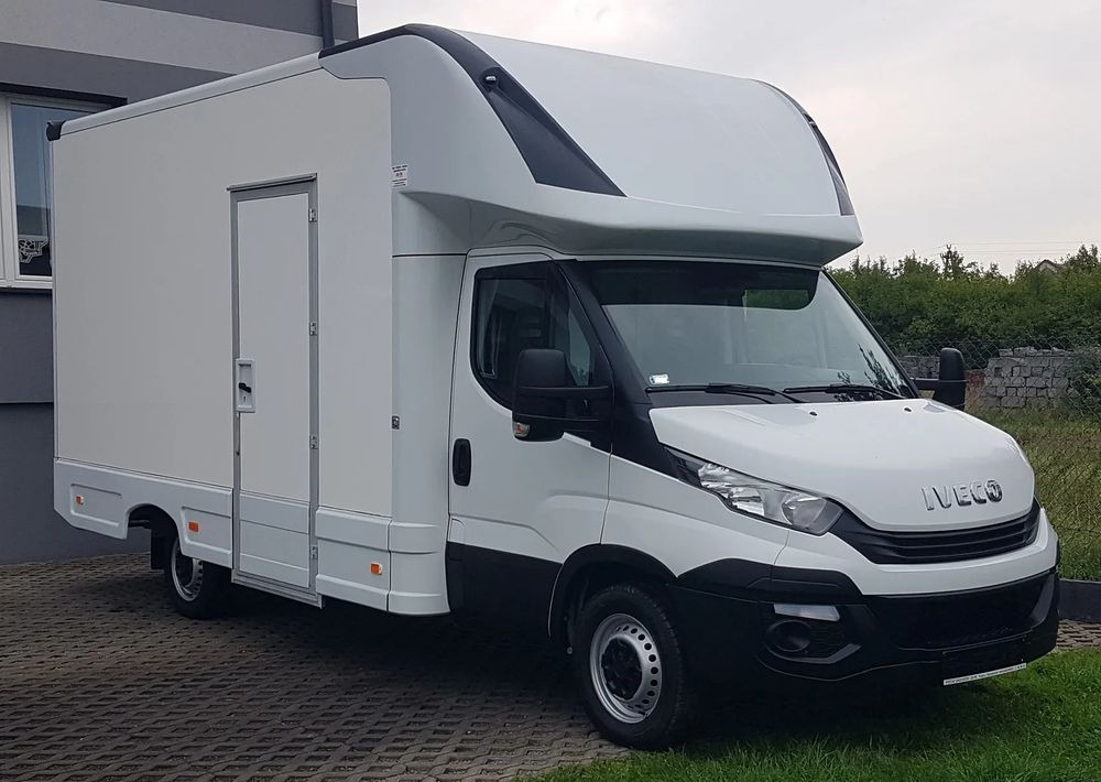 Iveco DAILY KONTENER NISKOPODŁOGOWY 4,31x2,24x2,43 FOODTRUCK SKLEP KAMPER KLIMA BAR KONIOWÓZ - Furgoneta: foto 1 Iveco DAILY KONTENER NISKOPODŁOGOWY 4,31x2,24x2,43 FOODTRUCK SKLEP KAMPER KLIMA BAR KONIOWÓZ - Furgoneta: foto 1