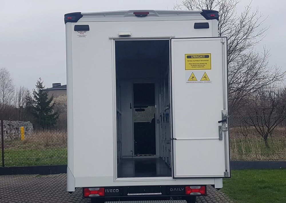 Iveco DAILY KONTENER NISKOPODŁOGOWY 4,43x2,23x2,42 SKLEP BAR FOODTRUCK KAMPER KLIMA - Furgoneta: foto 5 Iveco DAILY KONTENER NISKOPODŁOGOWY 4,43x2,23x2,42 SKLEP BAR FOODTRUCK KAMPER KLIMA - Furgoneta: foto 5