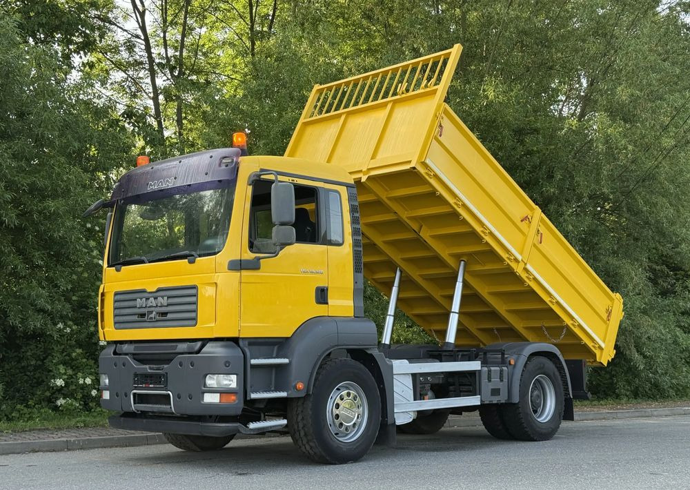 MAN * MAN TGA 18-320 * Kiper Wywrotka * 4x2 * Kran * Sprowadzony* Bardzo Dobry Stan - Volquete camión: foto 1 MAN * MAN TGA 18-320 * Kiper Wywrotka * 4x2 * Kran * Sprowadzony* Bardzo Dobry Stan - Volquete camión: foto 1
