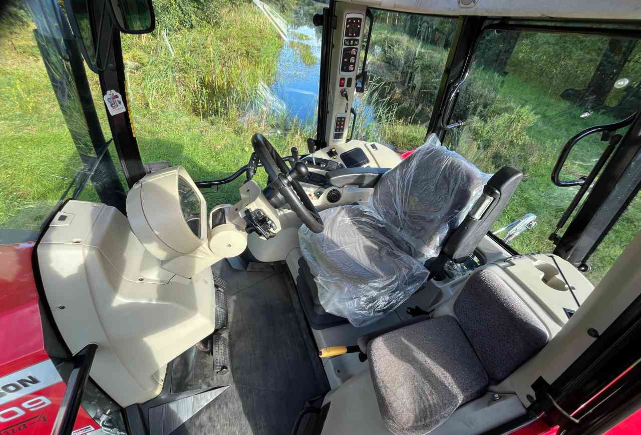 Massey Ferguson 5609 Dyna-4 Essential - Tractor: foto 5 Massey Ferguson 5609 Dyna-4 Essential - Tractor: foto 5