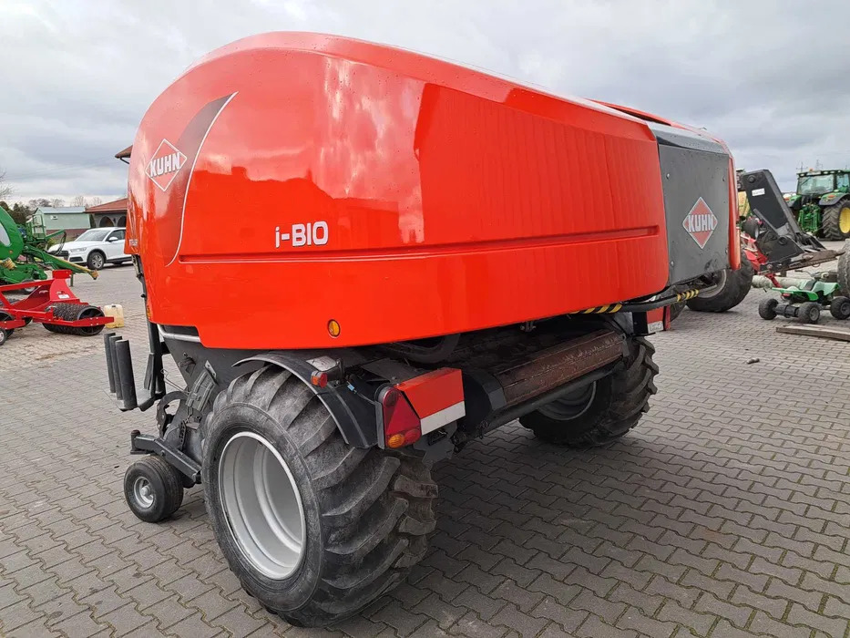 KUHN Kuhn I-BIO prasoowijarka 2015r - Rotoempacadora: foto 4 KUHN Kuhn I-BIO prasoowijarka 2015r - Rotoempacadora: foto 4