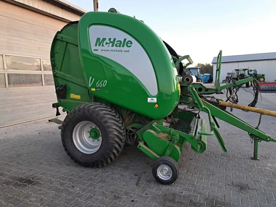 Mchale V660 - Rotoempacadora: foto 1 Mchale V660 - Rotoempacadora: foto 1